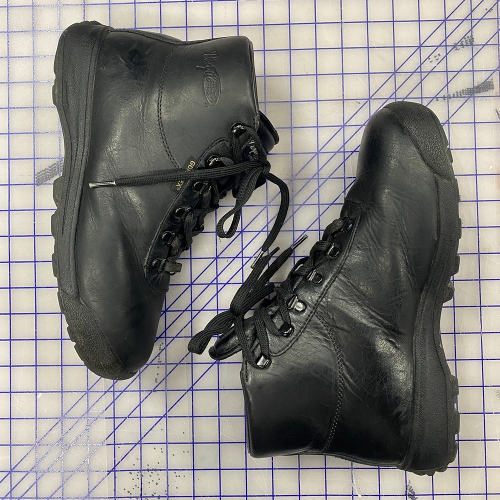 Vintage Vasque Sundowner hiking boot black 11.5 Goretex